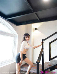 《g罩杯美女-休伊特老婆》