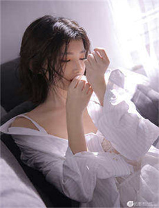 《莫扎特抖胸女-私密按摩师无删减免费下载》